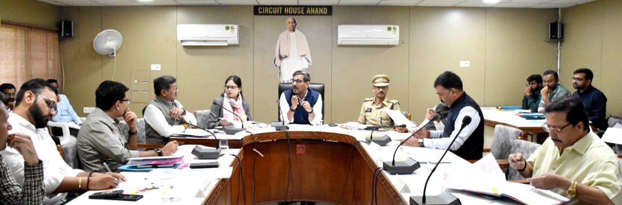 આનંદમાં જિલ્લા સંકલન અને ફરિયાદ સમિતિની બેઠક; જનપ્રતિનિધિઓના પ્રશ્નો પર તાત્કાલિક કાર્યવાહી પર ભાર