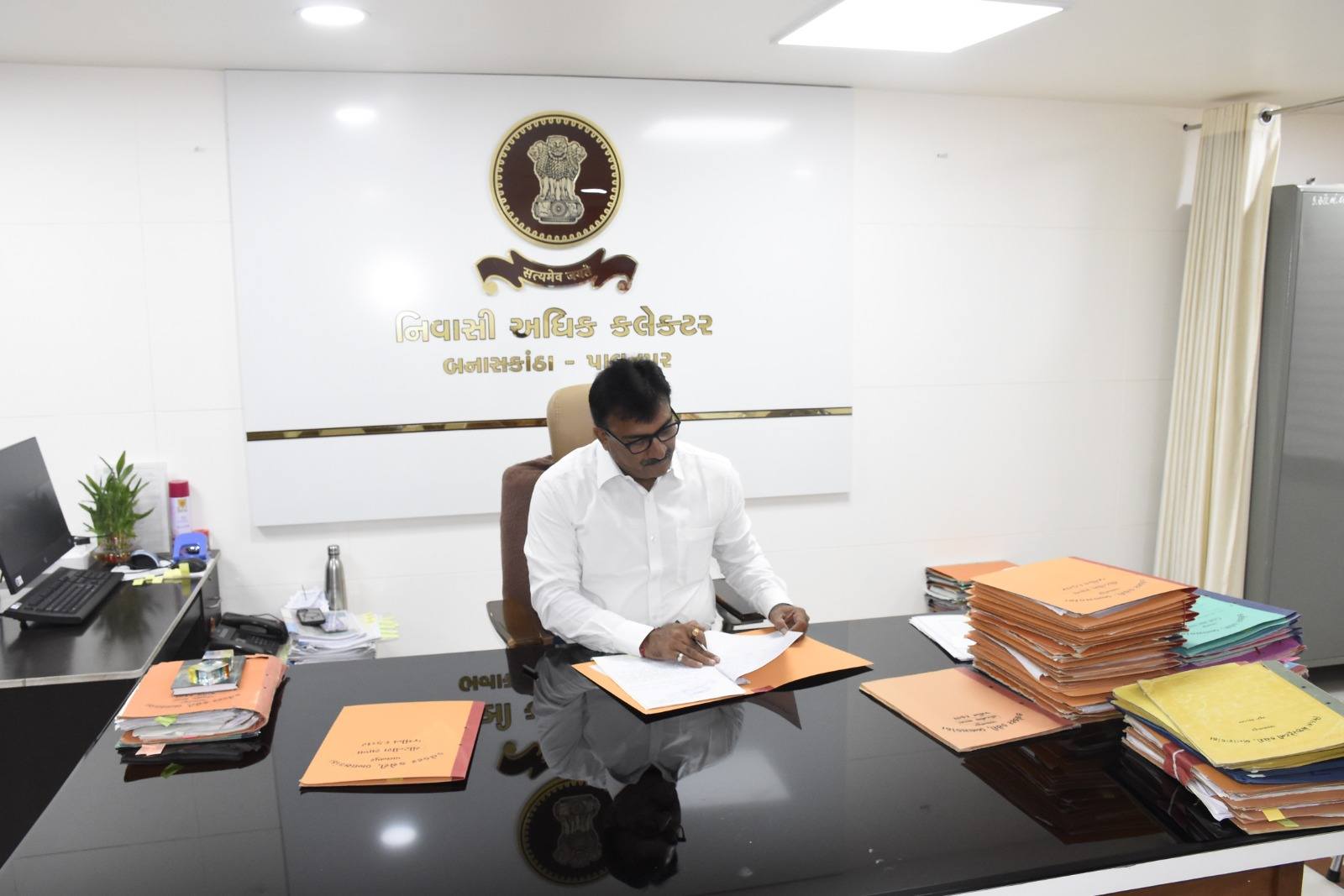 સ્વામિત્વ યોજનાથી બનાસકાંઠામાં ગ્રામ્ય સશક્તિકરણ; ૪૫૩ ગામોમાં ૭૮,૮૧૬ પ્રોપર્ટી કાર્ડનું વિતરણ