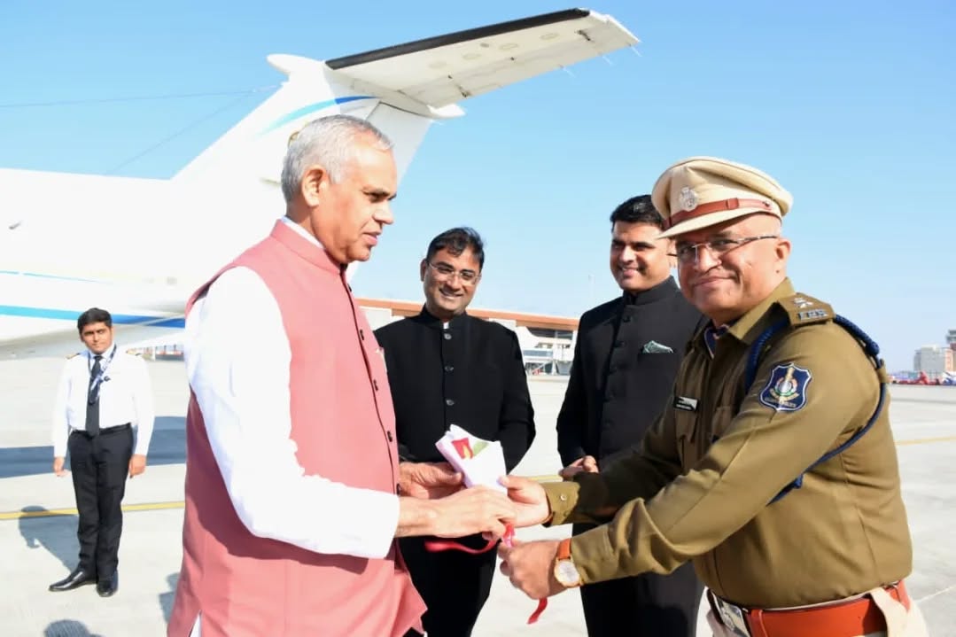 રાજ્યપાલ આચાર્ય દેવવ્રતજી બે દિવસીય રાજકોટ જિલ્લાના પ્રવાસે, એરપોર્ટ પર અધિકારીઓ દ્વારા ભાવભર્યું સ્વાગત