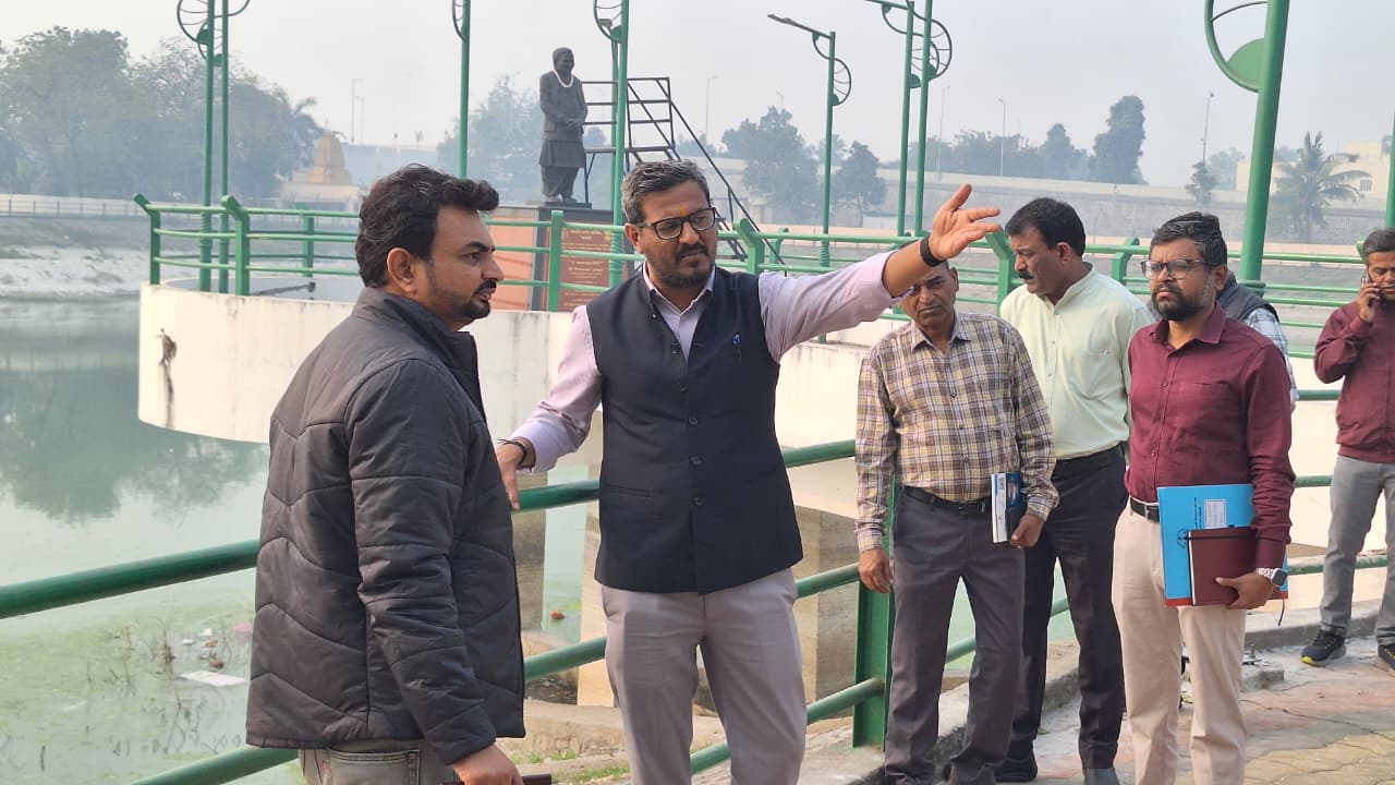 આણંદમાં લોટેશ્વર તળાવ અને ઓમકારેશ્વર ગાર્ડનની મુલાકાત, સફાઈ અને સુવિધાઓ અંગે મહાનગરપાલિકાને માર્ગદર્શન