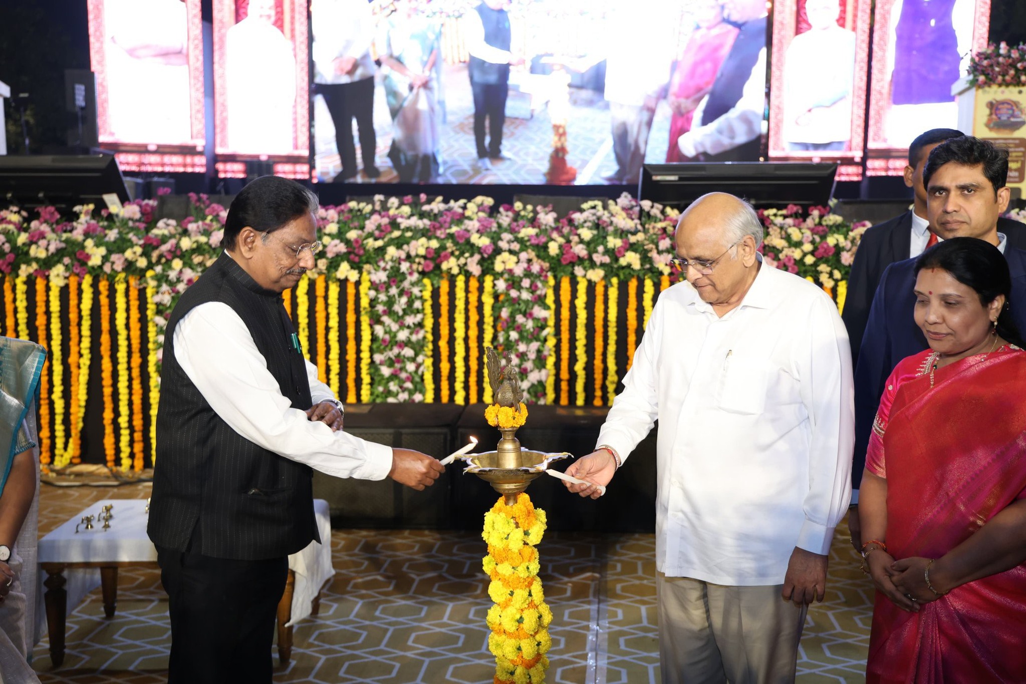 અમદાવાદમાં કાંકરિયા કાર્નિવલ 2025નું ભવ્ય ઉદ્ઘાટન: મુખ્યમંત્રી ભુપેન્દ્રભાઈ પટેલ દ્વારા ₹526 કરોડથી વધુના વિકાસ કાર્યોનું લોકાર્પણ