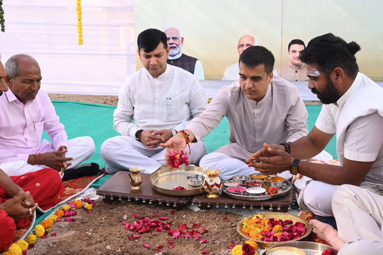 નાયબ મુખ્યમંત્રી હર્ષભાઈ સંઘવી દ્વારા બનાસકાંઠા જિલ્લામાં વિકાસ પ્રકલ્પોનું ખાતમુર્હુત અને ભીલડીયાજી જૈન તીર્થના રૂ. ૧૧.૦૩ કરોડના સર્વાંગી વિકાસનું લોકાર્પણ