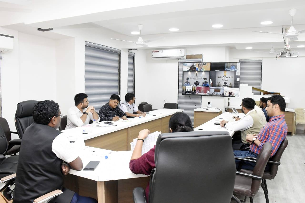 દાહોદ કલેક્ટર કચેરી ખાતે મુખ્ય ચૂંટણી અધિકારી સાથે વીડિયો કોન્ફરન્સ યોજાઈ, SIR કામગીરીની વિસ્તૃત સમીક્ષા