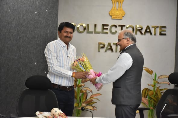 નિવાસી વધારાના કલેક્ટર વી.સી. બોડાણાને વિદાય, ડૉ. પ્રધ્યુમન વાઝાના બદલી નિમિત્તે વિદાય સમારોહ યોજાયો