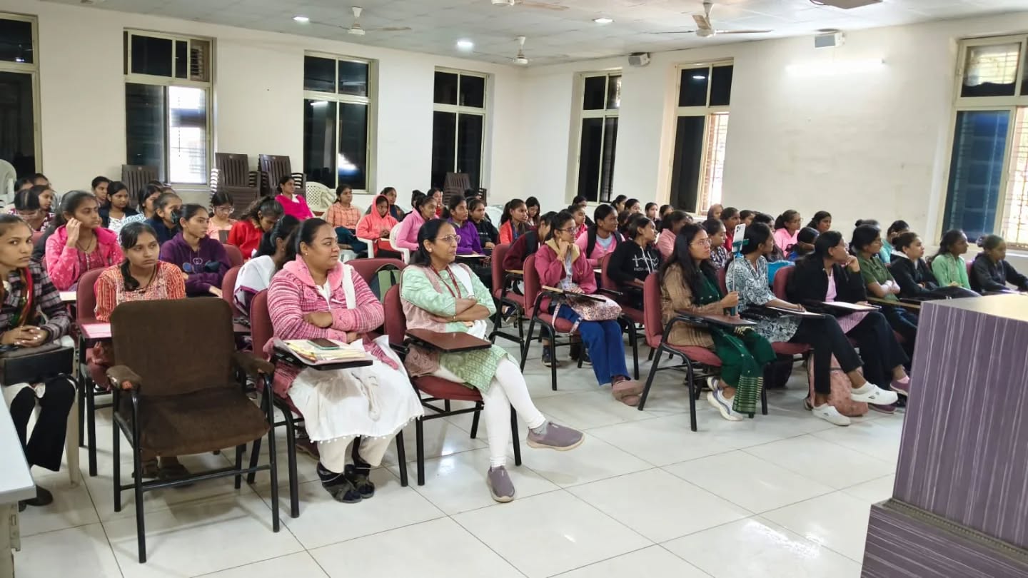 નડિયાદની સી.બી. પટેલ આર્ટ્સ કોલેજમાં મહિલા અને બાળ વિકાસ વિભાગ દ્વારા જાગૃતિ કાર્યક્રમ યોજાયો