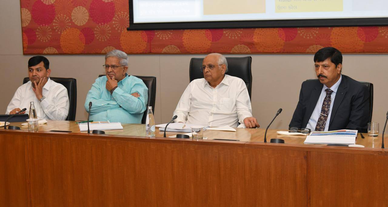 મુખ્યમંત્રી ભૂપેન્દ્રભાઈ પટેલે રાજ્ય સરકારના બજેટ અમલની સર્વાંગી સમીક્ષા કરી, સમયબદ્ધ આયોજન પર ભાર