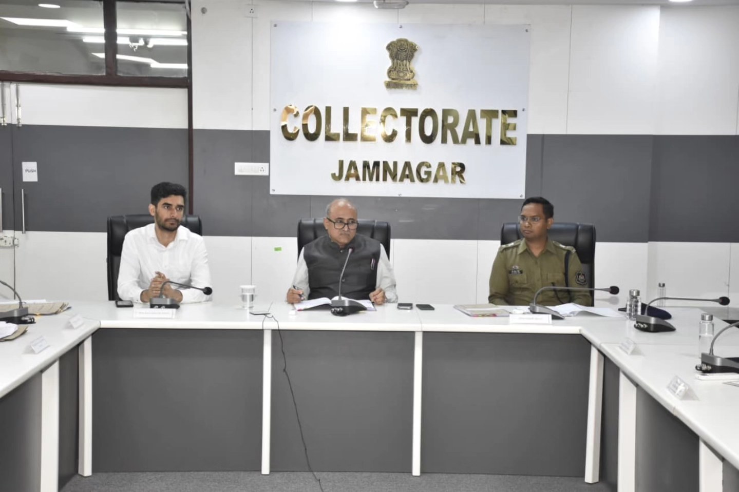 જિલ્લા કલેકટર કેતન ઠક્કરના અધ્યક્ષસ્થાને સંકલન અને ફરિયાદ સમિતિની બેઠક યોજાઈ