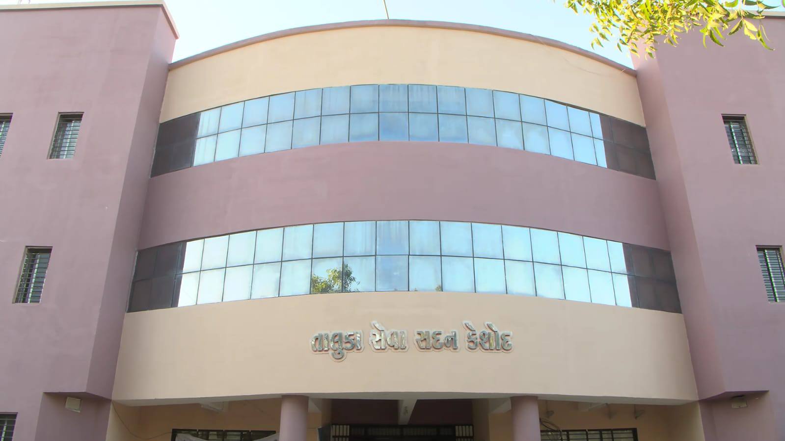 જુનાગઢ જિલ્લાના કેશોદ મામલતદાર કચેરીનું ઉત્તમ શાસનનું ઉદાહરણ: આયુષ્માન કાર્ડ, રેશન E-KYC અને રેવન્યુ સુધારામાં નોંધપાત્ર સિદ્ધિ