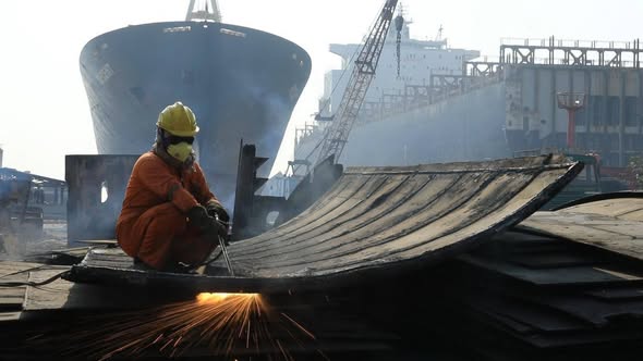 વાઈબ્રન્ટ ગુજરાત રિજનલ કોન્ફરન્સમાં અલંગ શિપ રિસાયક્લિંગ હબની વૈશ્વિક ગૌરવભેર રજૂઆત