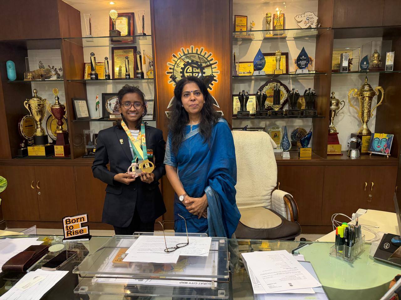 સુરતની સ્વિમિંગ ચેમ્પિયન દેવાંશી રાણાની એશિયન પેરા યુથ ગેમ્સમાં હેટ્રિક: ગોલ્ડ, સિલ્વર અને બ્રોન્ઝ જીતી દેશનું ગૌરવ વધાર્યું