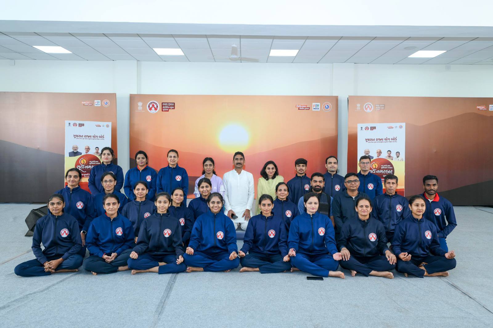 નવા વર્ષની સૂર્ય ઉપાસનાથી શુભ શરૂઆત: 2026ના પ્રથમ સૂર્ય કિરણને યોગ અને ધ્યાનથી રાજ્યભરમાં નમસ્કાર