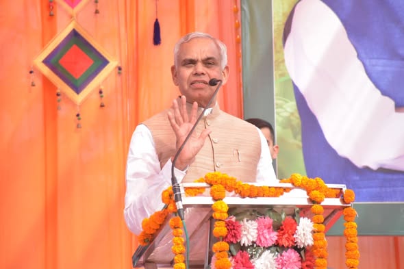 ઉમરેઠીમાં રાજ્યપાલ આચાર્ય દેવવ્રતજીના અધ્યક્ષસ્થાને પ્રાકૃતિક કૃષિ પરિસંવાદ યોજાયો, ખેડૂતોને પ્રાકૃતિક ખેતી અપનાવવાની અપીલ