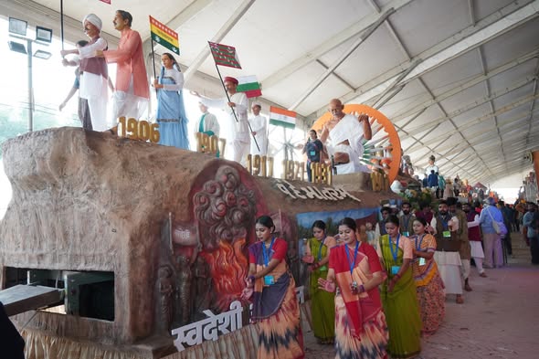 ૭૭મા પ્રજાસત્તાક પર્વે કર્તવ્યપથ પર ગુજરાતની ભવ્ય ઝાંખી, ‘સ્વતંત્રતા કા મંત્ર : વંદે માતરમ’ થીમ સાથે દેશભક્તિનો મહોત્સવ