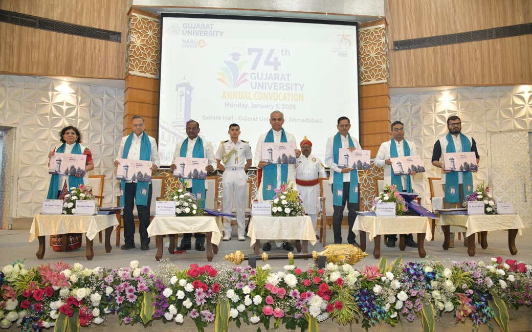 ગુજરાત યુનિવર્સિટીના 74મા દીક્ષાંત સમારોહમાં ભારતીય સંસ્કૃતિના મૂલ્યોને જીવનમાં ઉતારવાનો સંદેશ