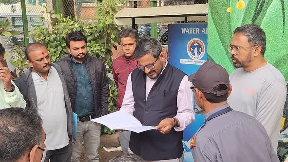 આણંદ જિલ્લાના કલેક્ટર પ્રવીણ ચૌધરીએ લોટેશ્વર તળાવ અને ઓમકારેશ્વર ગાર્ડનની તાત્કાલિક મુલાકાત લઈ જાહેર સુવિધાઓની જાતે સમીક્ષા કરી