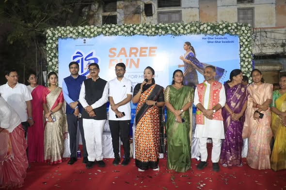 છોટાઉદેપુરના માર્ગો પર મહિલા શક્તિનો ઉમંગ: પ્રથમવાર યોજાયેલી ‘સાડી દોડ’ને ભવ્ય પ્રતિસાદ