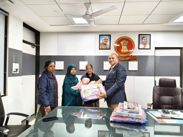 જામનગર જિલ્લામાં બેટી બચાઓ બેટી પઢાઓ યોજનાનો અસરકારક અમલ, કલેક્ટર કેતન ઠક્કરના હસ્તે નવજાત જુડવા દીકરીઓને દીકરી વધામણા કીટનું વિતરણ