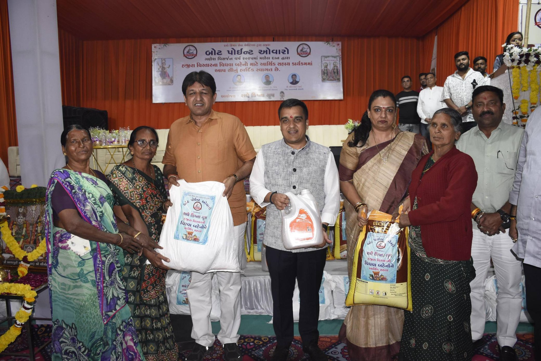 હજીરા ખાતે નાયબ મુખ્યમંત્રી હર્ષ સંઘવીના હસ્તે સાધન સહાય વિતરણ: ગણેશ વિસર્જનના દાનથી સેવાકાર્યોનું પ્રેરક ઉદાહરણ