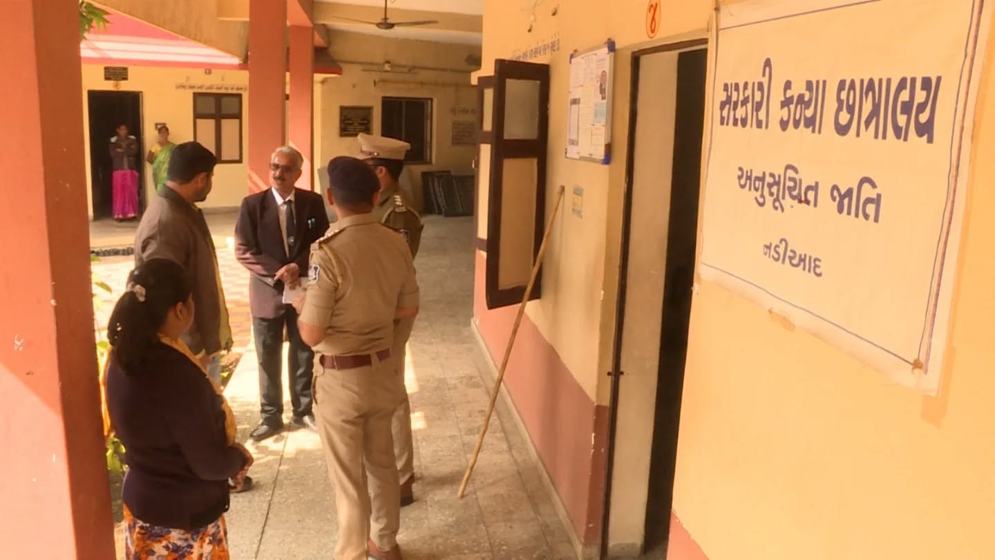 નડિયાદ સરકારી ગર્લ્સ હોસ્ટેલમાં વિદ્યાર્થિનીઓની સુરક્ષા માટે કડક પગલાં: જિલ્લા વહીવટીતંત્ર અને પોલીસ દ્વારા સંયુક્ત કાર્યવાહી