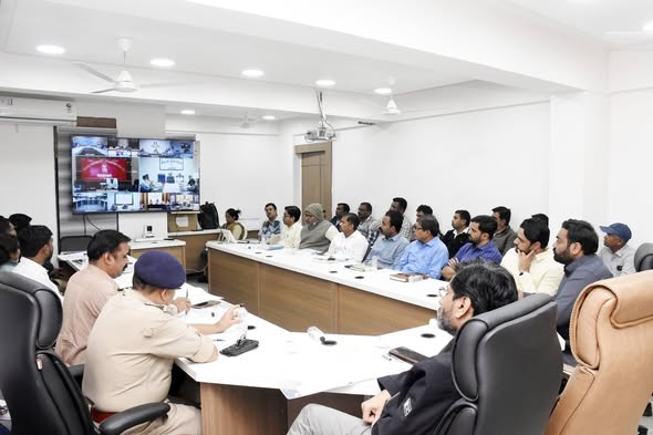 દાહોદ જિલ્લા સેવા સદન ખાતે GPSC પરીક્ષા અંગે વિડિઓ કોન્ફરન્સ, ચેરમેન શ્રી હસમુખ પટેલના અધ્યક્ષસ્થાને મહત્વપૂર્ણ માર્ગદર્શન