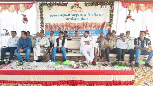 જૂનાગઢ જિલ્લાના બીલખા ખાતે જિલ્લા કક્ષાની બીજી પશુપાલન શિબિર યોજાઈ, ૩૦૦થી વધુ પશુપાલકોએ લીધો લાભ
