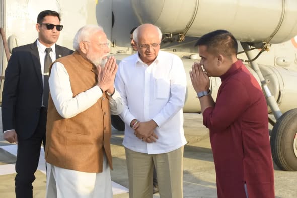 સોમનાથ સ્વાભિમાન પર્વમાં ભાગ લેવા વડાપ્રધાન નરેન્દ્ર મોદી સોમનાથ પહોંચ્યા, મુખ્યમંત્રી ભૂપેન્દ્ર પટેલે કર્યું ભાવભીનું સ્વાગત