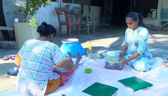 છોટાઉદેપુરની સાસુ-વહુએ પરંપરાગત રસોઈકળાથી રચ્યો ગ્લોબલ બ્રાન્ડ, પાપડીનો સ્વાદ પહોંચ્યો અમેરિકા-કેનેડા સુધી