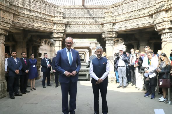 જર્મન ચાન્સેલર ફ્રેડરિક મર્ઝે અદાલજ વાવની લીધી મુલાકાત, ઐતિહાસિક સ્થાપત્ય અને નકશીકામથી થયા પ્રભાવિત