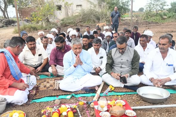 જસદણના શિવરાજપુરમાં રૂ. 2.69 કરોડની સરકારી માધ્યમિક શાળાનું ખાતમુહૂર્ત: મંત્રી કુંવરજીભાઈ બાવળીયાની ઉપસ્થિતિમાં શૈક્ષણિક અને મહિલા સશક્તિકરણ કાર્યક્રમો યોજાયા