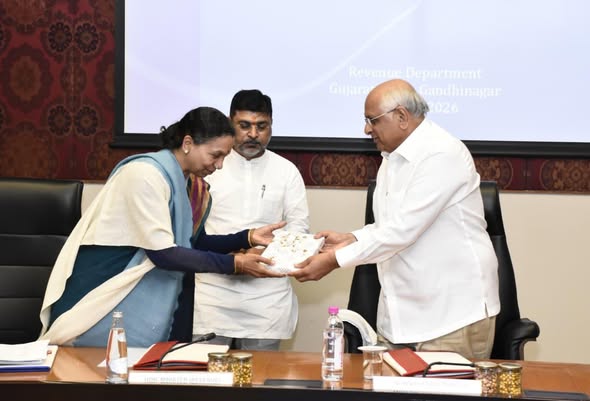 ગાંધીનગરમાં મુખ્યમંત્રી ભૂપેન્દ્રભાઈ પટેલની અધ્યક્ષતામાં કલેક્ટર્સ કોન્ફરન્સ: iORA/E-Dhara, iRCMS, DCLR/ALTની સમીક્ષા, વિકાસ કાર્યોમાં ઝડપ અને ગુણવત્તા પર ભાર