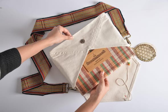 77મા પ્રજાસત્તાક દિવસે રાષ્ટ્રપતિ ભવનમાં ‘એટ હોમ’ સમારોહ માટે NID અમદાવાદની અનોખી ભેટ: ઉત્તર-પૂર્વ ભારતની ‘અષ્ટલક્ષ્મી’ હસ્તકલા આધારિત આમંત્રણ કીટ