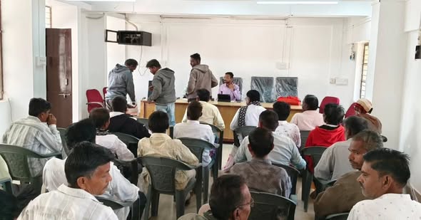 જેટપુર પાવી તાલુકા પંચાયત ખાતે આદિવાસી આવાસ સહાય યોજના હેઠળ વિશેષ માર્ગદર્શન કેમ્પનું આયોજન