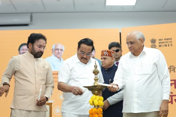 ખાણ-ખનીજ ક્ષેત્રમાં ‘ઇઝ ઓફ ડૂઇંગ બિઝનેસ’થી “વિકસિત ભારત માટે વિકસિત ગુજરાત”નું વિઝન – ગાંધીનગરમાં રાષ્ટ્રીય ખનીજ ચિંતન શિબિરનો પ્રારંભ