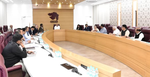 ગાંધીનગરમાં ટાઈફોઈડ રોગચાળા અંગે મુખ્યમંત્રી ભૂપેન્દ્રભાઈ પટેલે ઉચ્ચસ્તરીય બેઠક યોજી, પાણીજન્ય રોગ અટકાવવા કડક દિશાનિર્દેશ