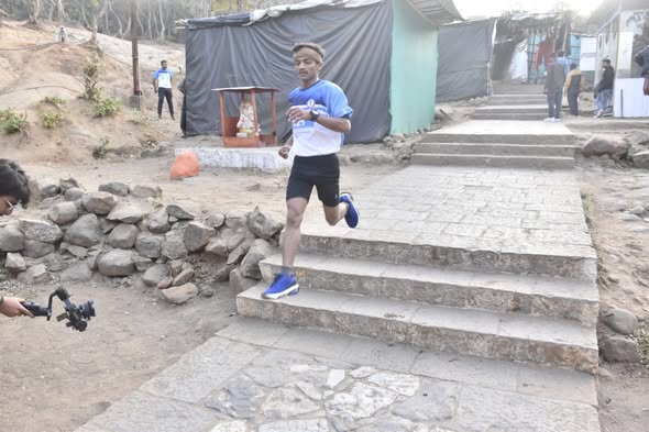 ૪૦મી અખિલ ગુજરાત ગિરનાર આરોહણ-અવરોહણ સ્પર્ધાનો ભવ્ય પ્રારંભ, મંત્રી ડો. પ્રદ્યુમન વાજાએ ફ્લેગ ઓફ કરી ખેલાડીઓમાં ભરી ઉત્સાહની ઉર્જા