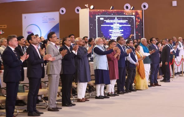 રાજકોટમાં વાઇબ્રન્ટ ગુજરાત રિજનલ કૉન્ફરન્સનો શુભારંભ: વડાપ્રધાન નરેન્દ્ર મોદી દ્વારા 13 સ્માર્ટ ઇન્ડસ્ટ્રીયલ એસ્ટેટ અને મેડિકલ ડિવાઇસ પાર્કનું લોકાર્પણ