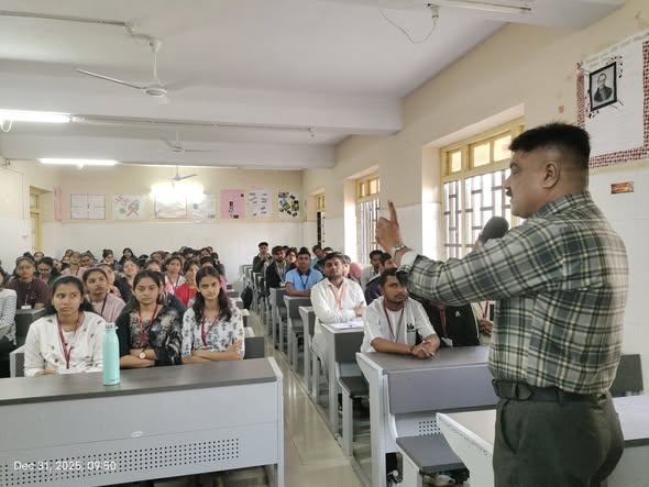 જૂનાગઢમાં વિદ્યાર્થીઓ માટે ગ્રાહક અધિકાર અને સાયબર સુરક્ષા અંગે વિશેષ જાગૃતિ કાર્યક્રમ યોજાયો