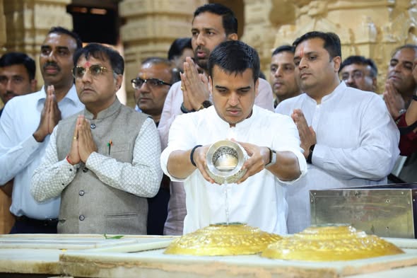 નાયબ મુખ્યમંત્રી હર્ષભાઈ સંઘવીએ સોમનાથ મહાદેવના દર્શન કરી વડાપ્રધાન નરેન્દ્ર મોદીના પ્રવાસની સ્થળ પર સમીક્ષા કરી