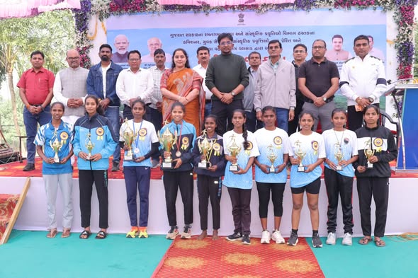 વલસાડના પરનેરા ડુંગર પર ત્રીજી રાજ્યસ્તરીય ટ્રેકિંગ-ક્લાઈમ્બિંગ સ્પર્ધાનું ભવ્ય આયોજન, રાજ્યભરના 250 યુવાનોનો ઉત્સાહભર્યો પ્રતિસાદ