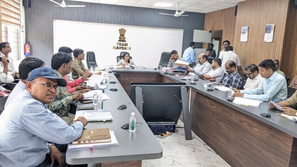 નવસારી ખાતે જિલ્લા માર્ગ સલામતી સમિતિની બેઠક: કલેક્ટર ક્ષિપ્રા અગ્રેના અધ્યક્ષસ્થાને અકસ્માત નિવારણ માટે તાત્કાલિક પગલાંની સૂચના