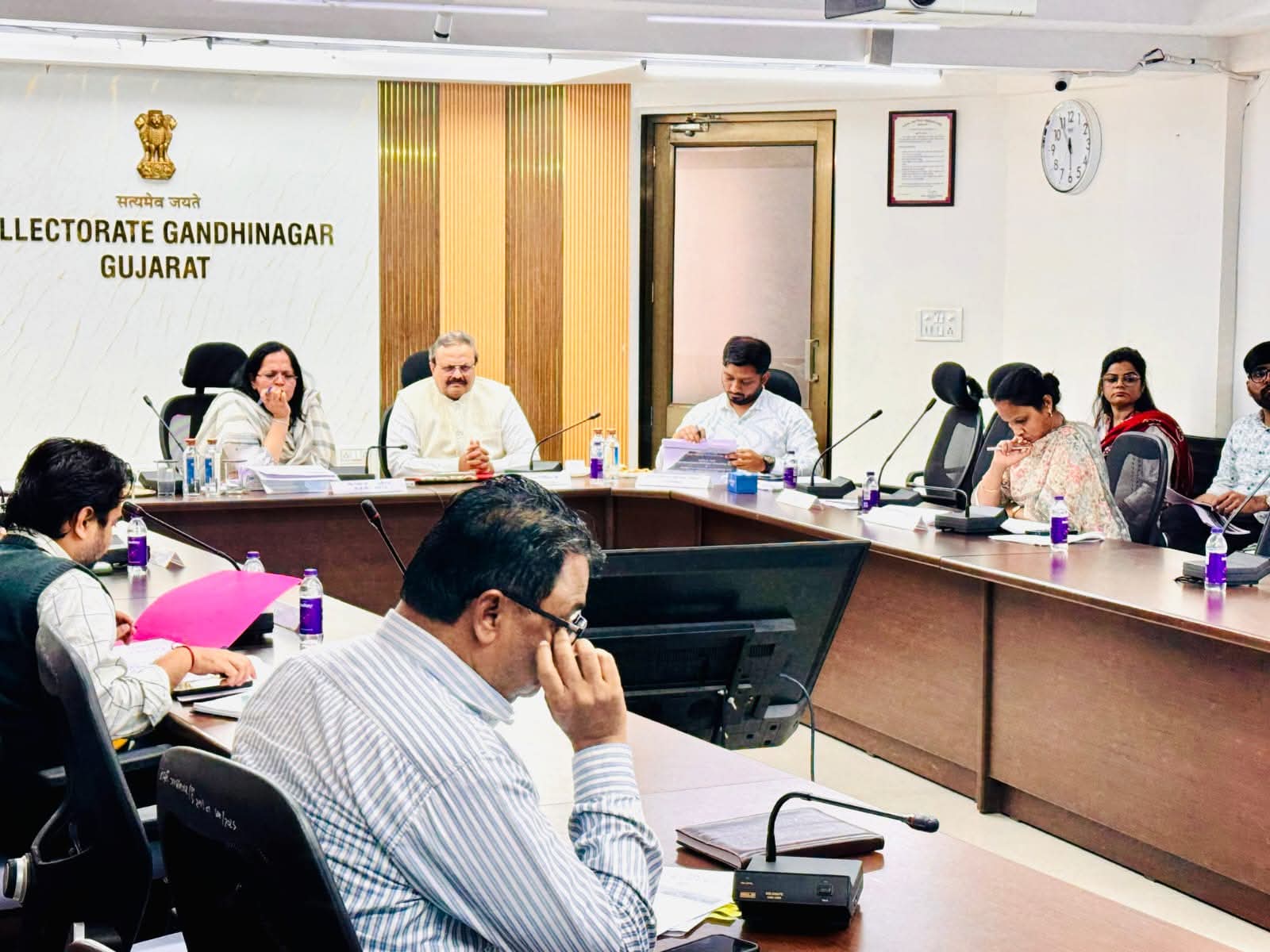 મતદારયાદી ખાસ સઘન સુધારણા કાર્યક્રમ અંગે ગાંધીનગરમાં સ્પેશ્યલ રોલ ઓબ્ઝર્વરની અધ્યક્ષતામાં ઓનલાઈન સમીક્ષા બેઠક યોજાઈ