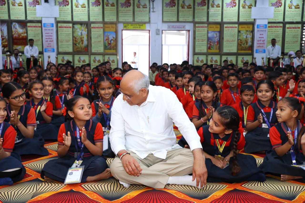 “દાદા, તમે આવશે?” – બનાસકાંઠાની દીકરી સમ્યાનું સપનું પૂરું થયું, મુખ્યમંત્રી ભુપેન્દ્રભાઈ પટેલે શાળાની મુલાકાત લઈ આપ્યું વચનનું માન