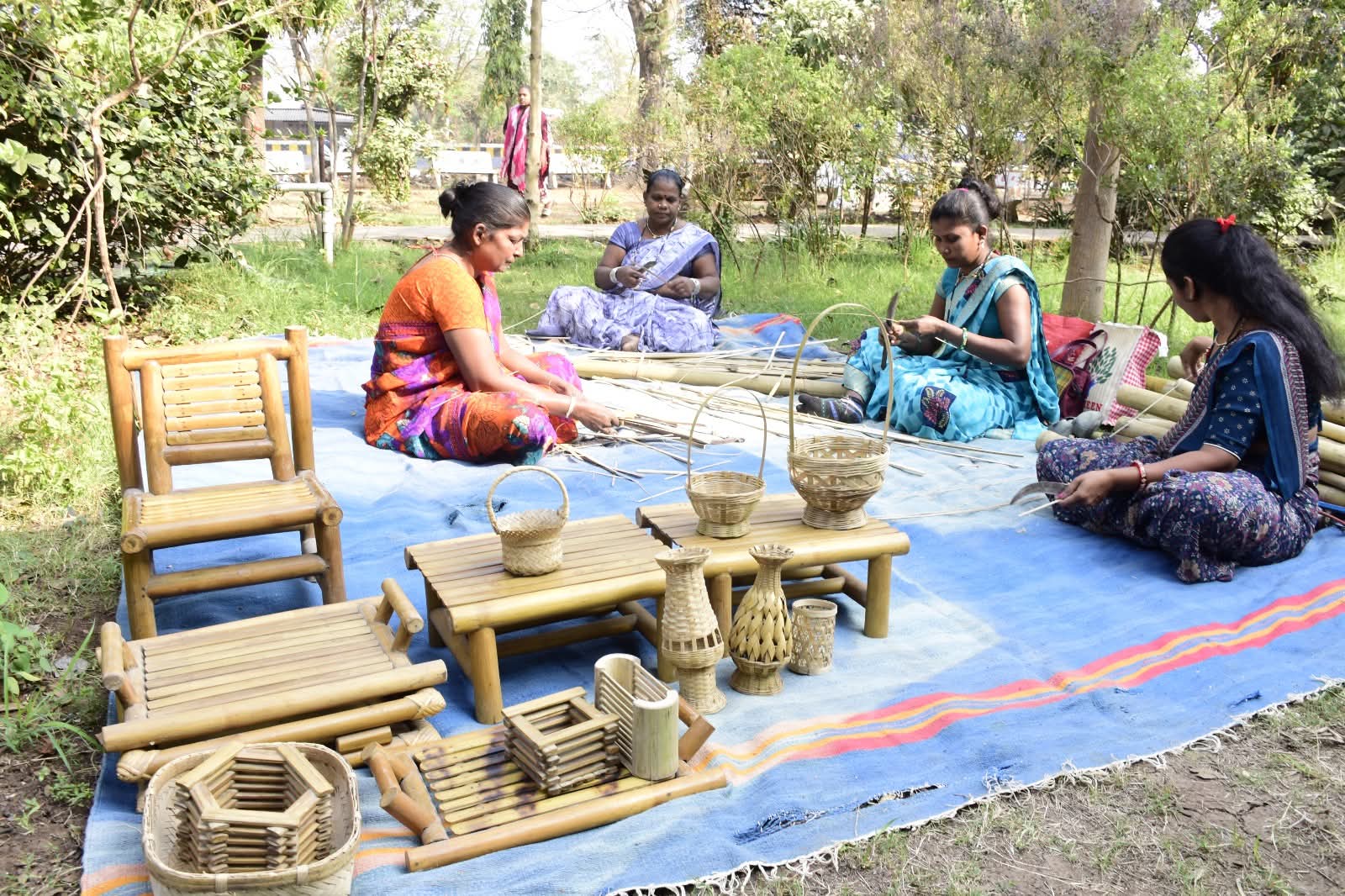 તાપી જિલ્લાના ઊચ્છલની ગીરાબેન કોટવાડિયા બાંસ કળાથી આત્મનિર્ભર બનવાના માર્ગે, નવજાગૃતિ સખી મંડળે આપ્યો આધુનિક તાલીમનો સહારો