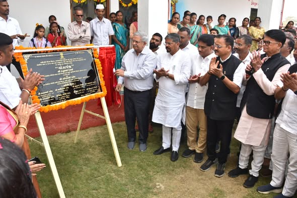 ધરમપુર ખાતે નવનિર્મિત ટાંકી કન્યા આશ્રમ શાળાનું લોકાર્પણ: નાણાં મંત્રી કનુભાઈ દેસાઈ અને મંત્રી નરેશભાઈ પટેલની ઉપસ્થિતિ