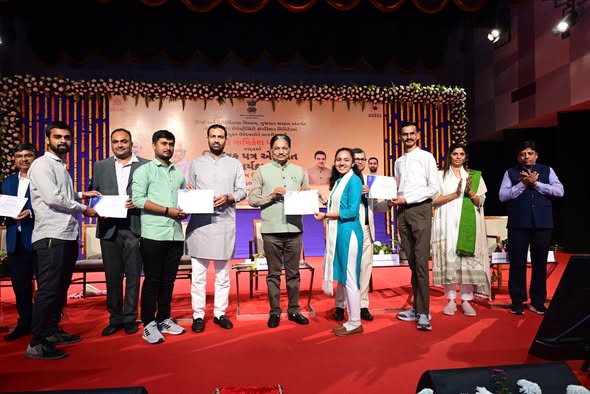 ઊર્જા મંત્રી ઋષિકેશભાઈ પટેલના હસ્તે GSECLમાં 292 ઉમેદવારોને નિમણૂક પત્રો એનાયત