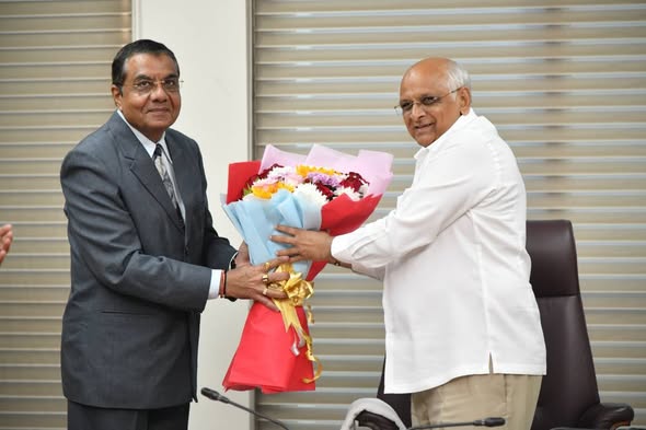 મુખ્યમંત્રી ભૂપેન્દ્રભાઈ પટેલે GERCના નવા સભ્ય શ્રી જતીન ઠક્કરને હોદ્દા અને ગુપ્તતાના શપથ લેવડાવ્યા