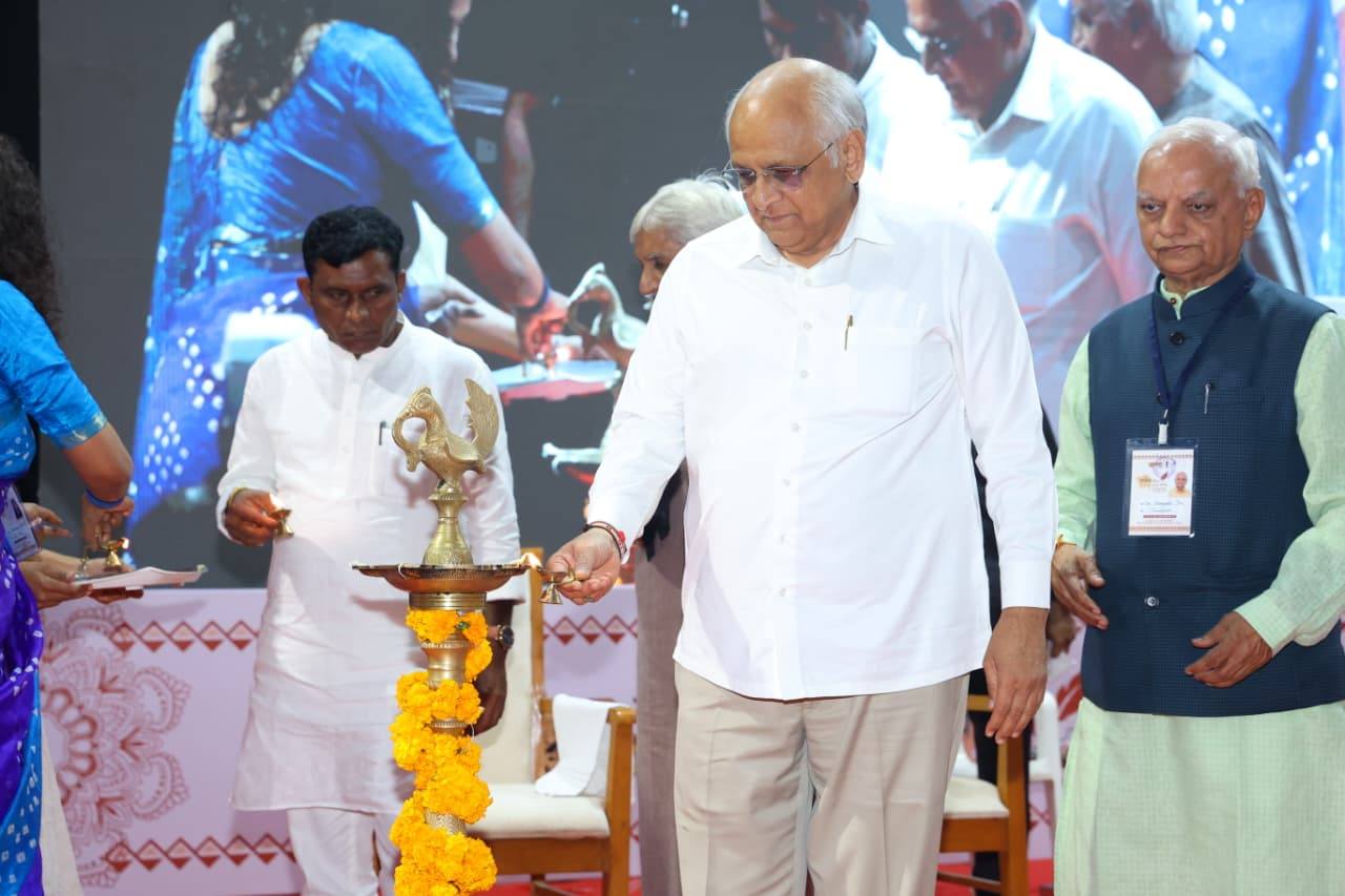 વિશ્વ માતૃભાષા દિવસની પૂર્વ સંધ્યાએ ગાંધીનગરમાં માતૃભાષા મહોત્સવ: મુખ્યમંત્રી ભૂપેન્દ્ર પટેલે અર્પણ કર્યા સાહિત્ય ગૌરવ પુરસ્કારો