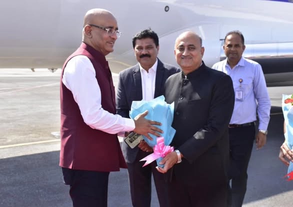ગુયાના ના ઉપરાષ્ટ્રપતિ ડૉ. ભરત જગદેવનું જામનગર એરપોર્ટ પર ભવ્ય સ્વાગત, અયોધ્યા દર્શન બાદ વનતારા મુલાકાતે આગમન