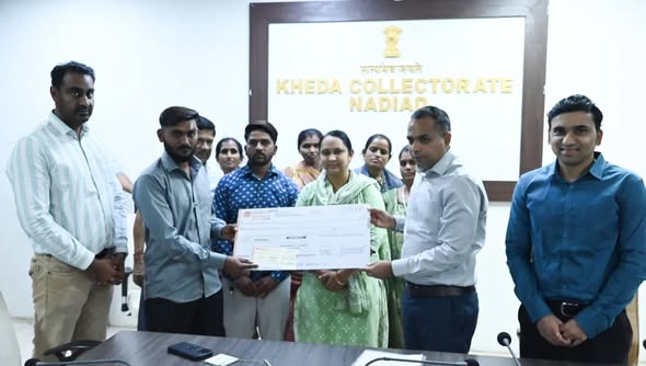 ખેડા જિલ્લામાં નલ સે પાણી કાર્યક્રમમાં ૧૦૦% ટૅપ કનેક્શન સાથે ત્રણ લાભાર્થીને નગરપાલિકા દ્વારા ચૂકવણી