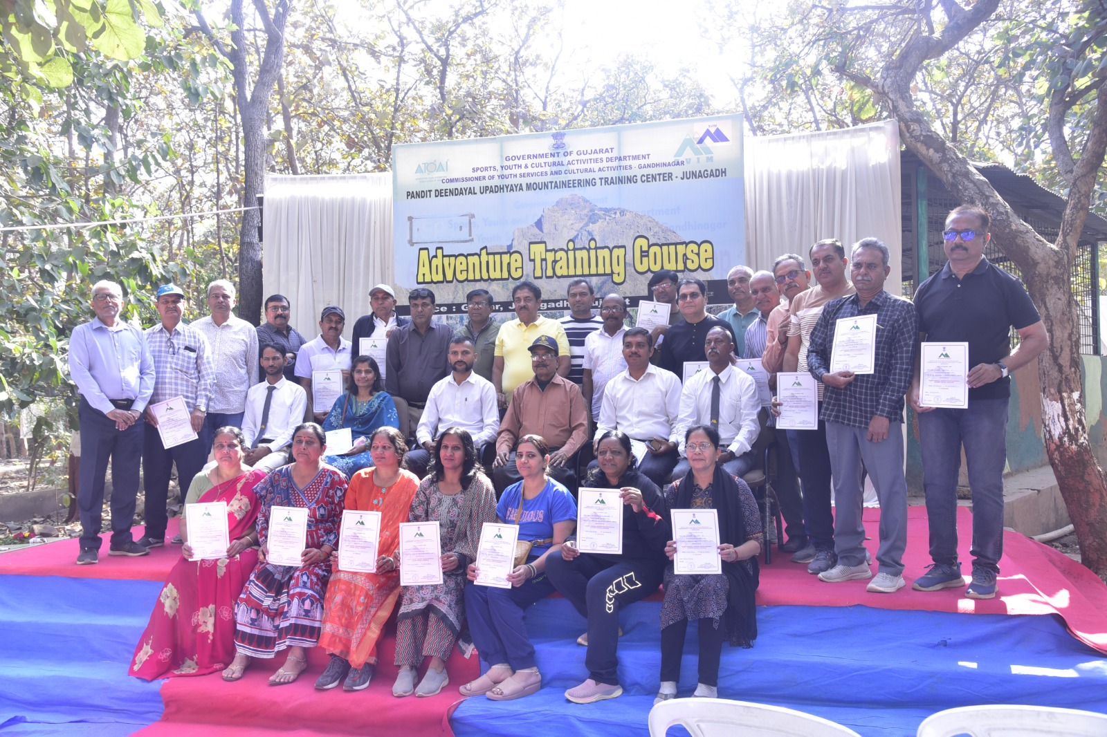 જૂનાગઢમાં સ્પેશિયલ એડવેન્ચર કોર્સ પૂર્ણ: 45થી 65 વર્ષની વયના 32 તાલીમાર્થીઓએ પર્વતારોહણ તાલીમ સફળતાપૂર્વક પૂર્ણ કરી